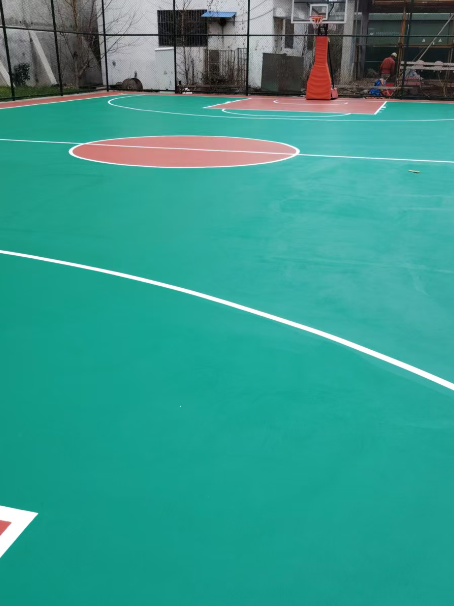 北大镇 球场长期使用易出现地面开裂